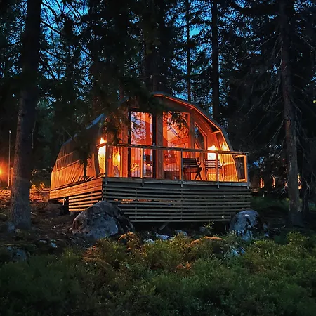 מלון Haltia Nature Boutique & Glamping אספו